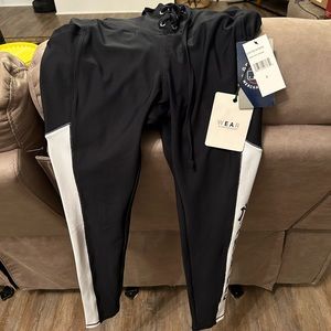 Yankees Women’s Wear by Erin Andrews leggings